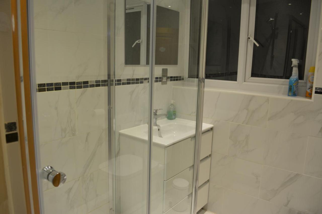 Double Bed With Patio Apartment Oxford Ngoại thất bức ảnh